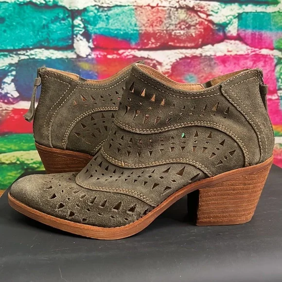 Sofft Ankle Bootie “Westwood II” - Picture 2 of 13